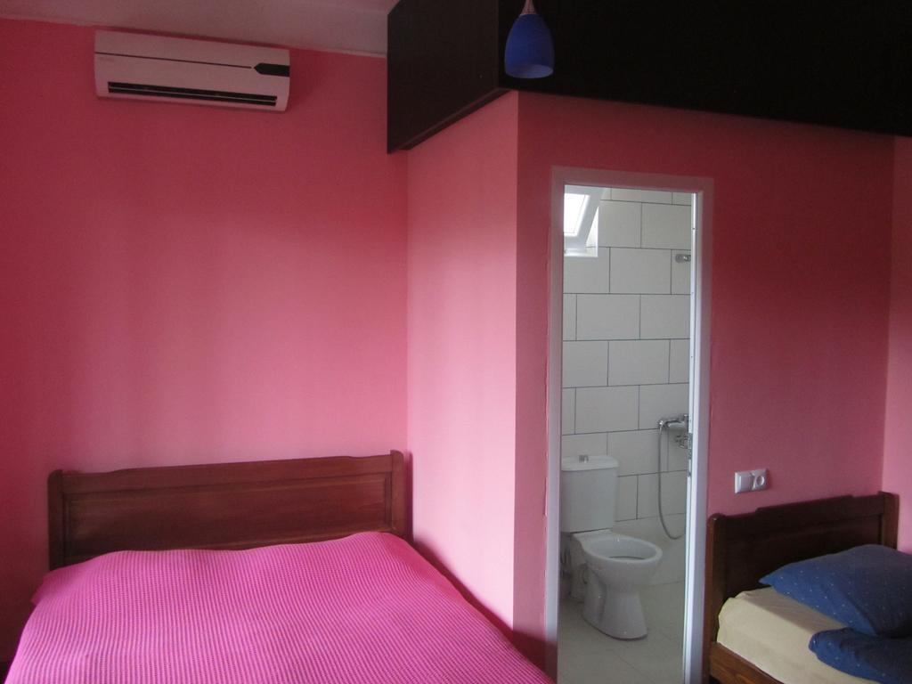 Suliko Guest House Batumi Quarto foto