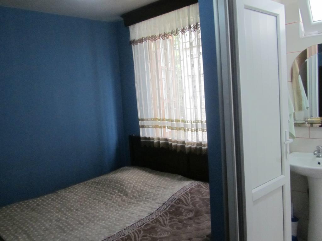 Suliko Guest House Batumi Quarto foto