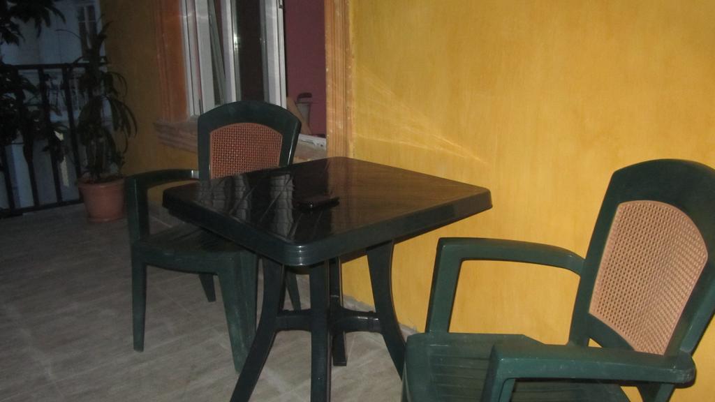 Suliko Guest House Batumi Quarto foto