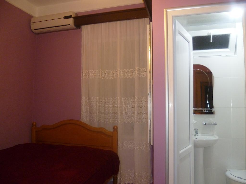 Suliko Guest House Batumi Quarto foto